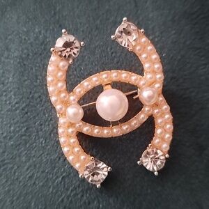 Chic Pearl and Crystal Gold Brooch